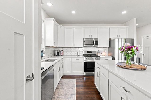 W218N16071 Tiger Lily DRIVE, Jackson, WI 53037