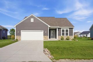 W218N16071 Tiger Lily DRIVE, Jackson, WI 53037