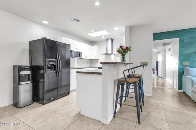 320 W LAGUNA Drive, Tempe, AZ 85282