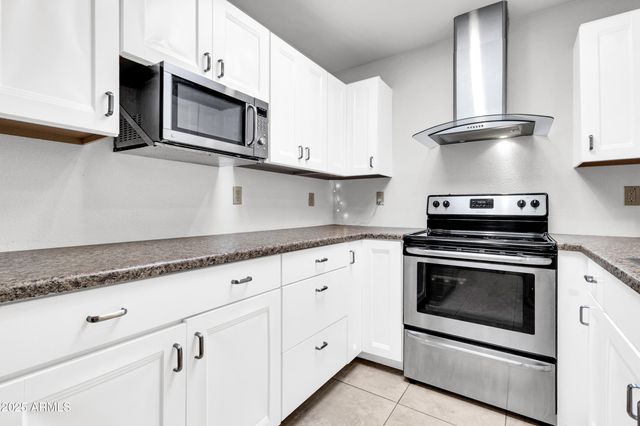 320 W LAGUNA Drive, Tempe, AZ 85282