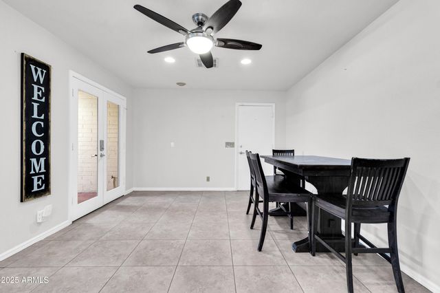 320 W LAGUNA Drive, Tempe, AZ 85282