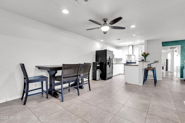 320 W LAGUNA Drive, Tempe, AZ 85282