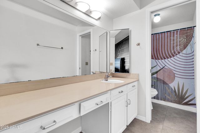 320 W LAGUNA Drive, Tempe, AZ 85282