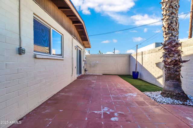 320 W LAGUNA Drive, Tempe, AZ 85282