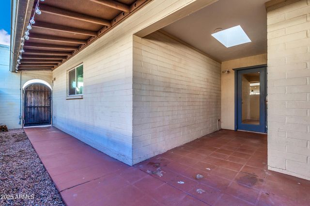 320 W LAGUNA Drive, Tempe, AZ 85282