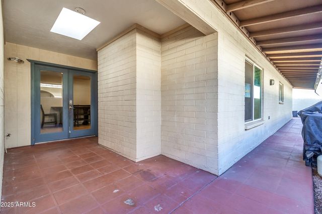 320 W LAGUNA Drive, Tempe, AZ 85282