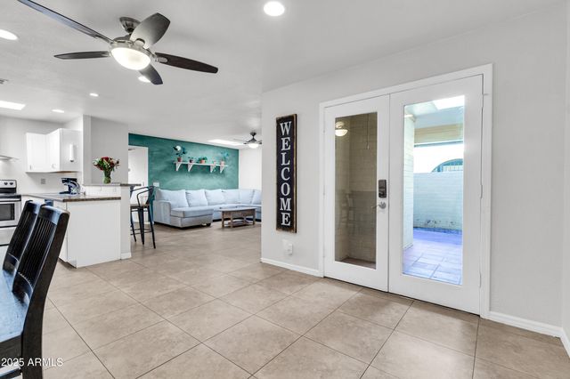 320 W LAGUNA Drive, Tempe, AZ 85282