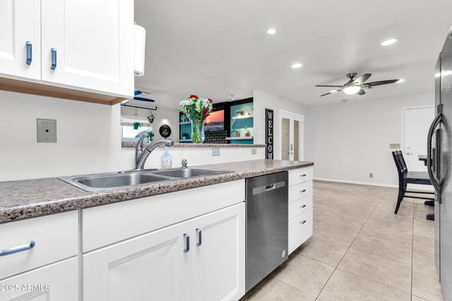 320 W LAGUNA Drive, Tempe, AZ 85282