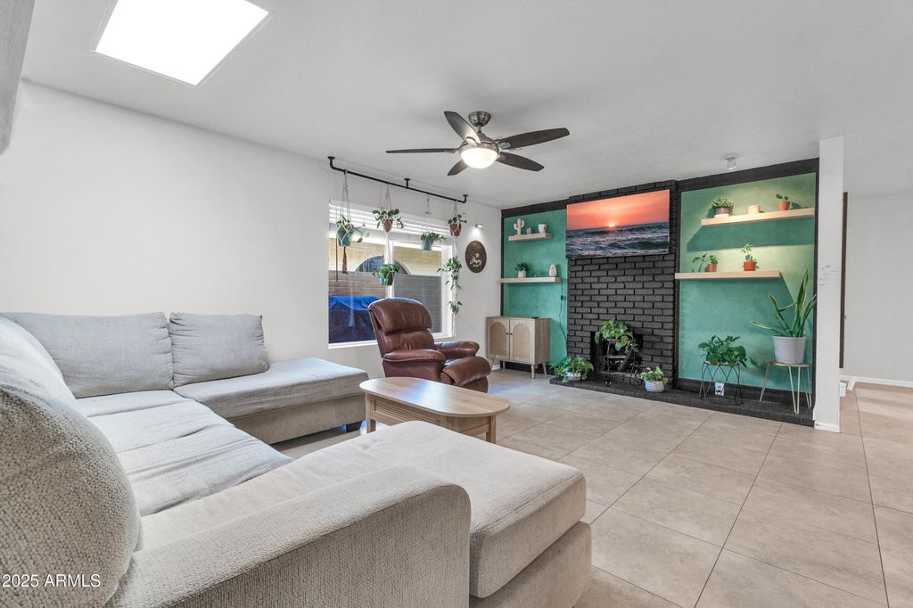 320 W LAGUNA Drive, Tempe, AZ 85282