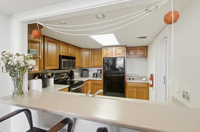 14 Lockwood Drive Apt 3h, Charleston, SC 29401