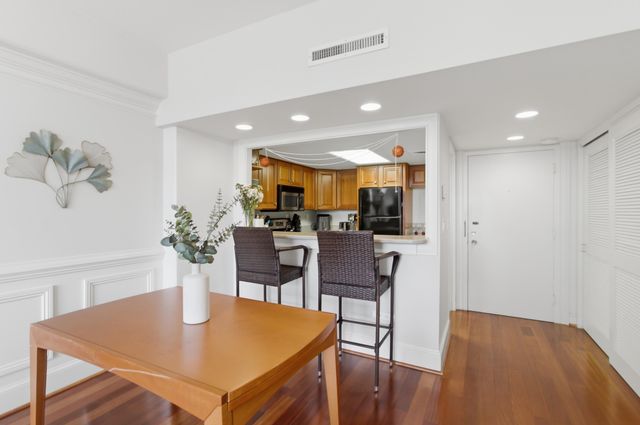 14 Lockwood Drive Apt 3h, Charleston, SC 29401