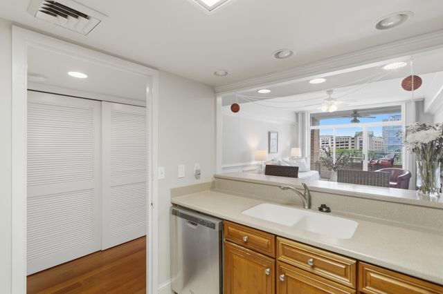 14 Lockwood Drive Apt 3h, Charleston, SC 29401