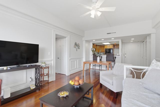 14 Lockwood Drive Apt 3h, Charleston, SC 29401