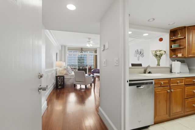 14 Lockwood Drive Apt 3h, Charleston, SC 29401