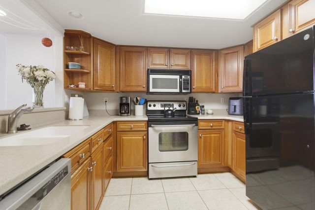14 Lockwood Drive Apt 3h, Charleston, SC 29401