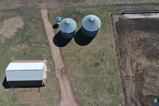 24681 457th Ave, Colton, SD 57018