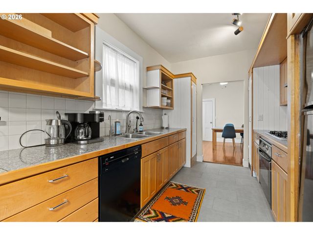 1552 N PRESCOTT St A, Portland, OR 97217