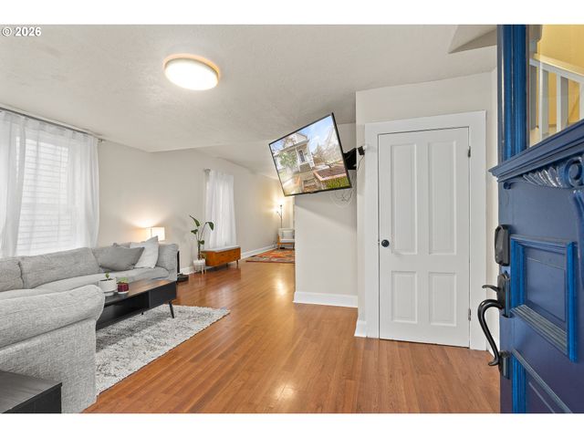 1552 N PRESCOTT St A, Portland, OR 97217