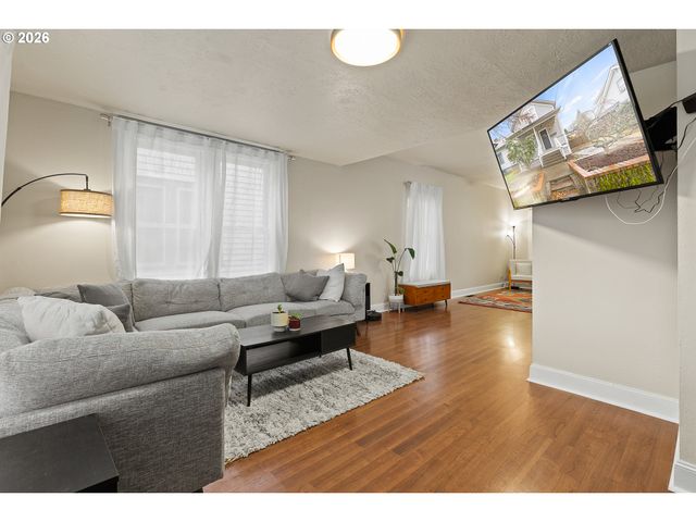 1552 N PRESCOTT St A, Portland, OR 97217