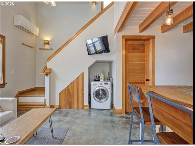 1552 N PRESCOTT St A, Portland, OR 97217