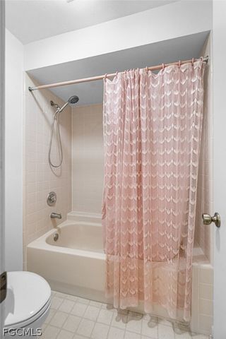 9777 Oakcrest CT, Lehigh Acres, FL 33936