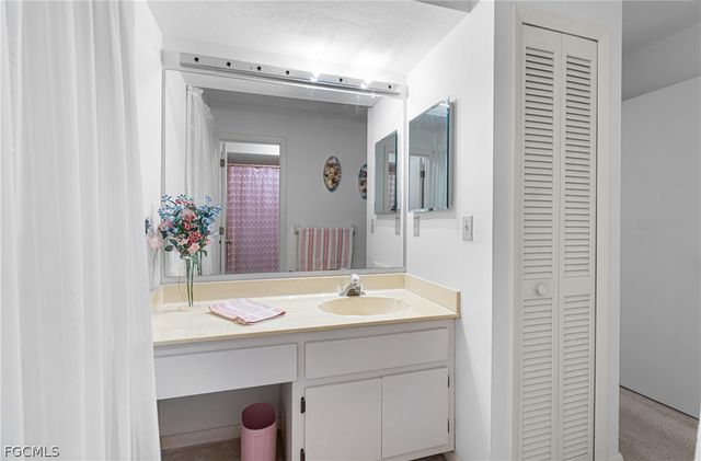 9777 Oakcrest CT, Lehigh Acres, FL 33936