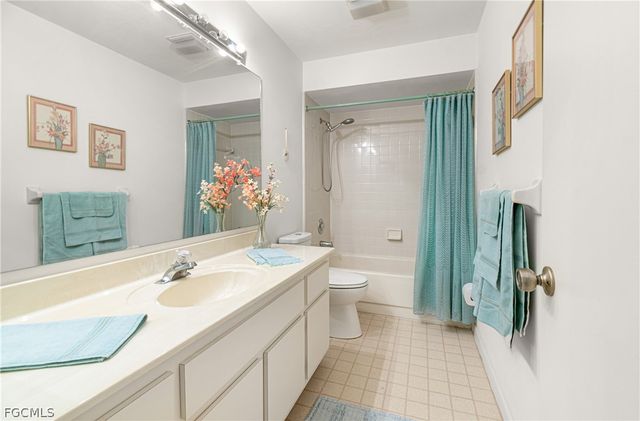 9777 Oakcrest CT, Lehigh Acres, FL 33936