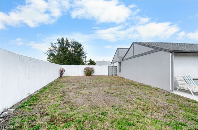 9777 Oakcrest CT, Lehigh Acres, FL 33936