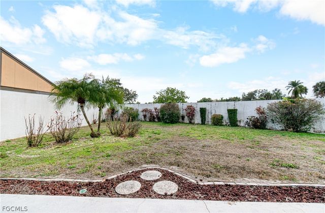 9777 Oakcrest CT, Lehigh Acres, FL 33936