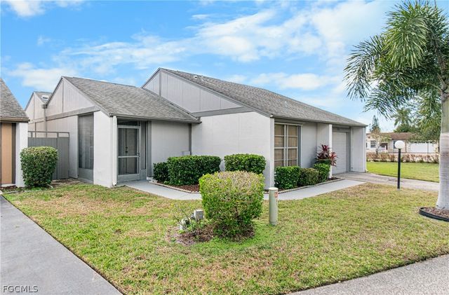 9777 Oakcrest CT, Lehigh Acres, FL 33936