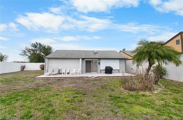 9777 Oakcrest CT, Lehigh Acres, FL 33936