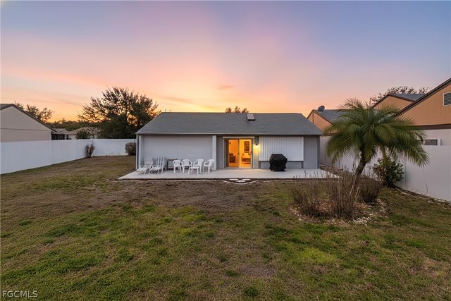 9777 Oakcrest CT, Lehigh Acres, FL 33936