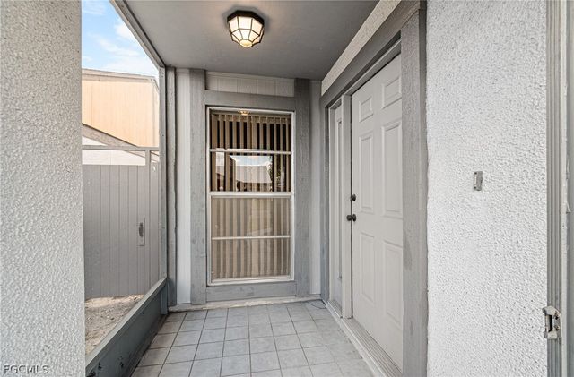 9777 Oakcrest CT, Lehigh Acres, FL 33936