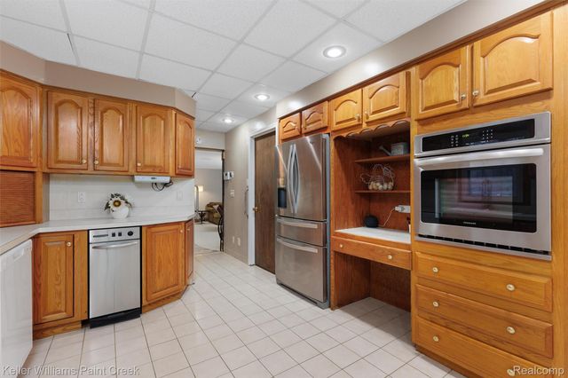 3780 Bass Lake Road, Commerce Charter Township, MI 48382