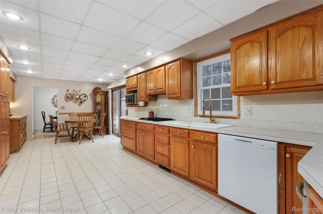 3780 Bass Lake Road, Commerce Charter Township, MI 48382