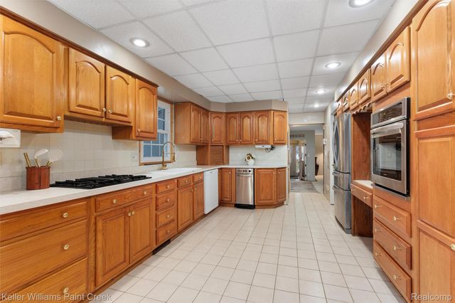 3780 Bass Lake Road, Commerce Charter Township, MI 48382