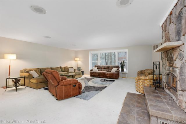 3780 Bass Lake Road, Commerce Charter Township, MI 48382