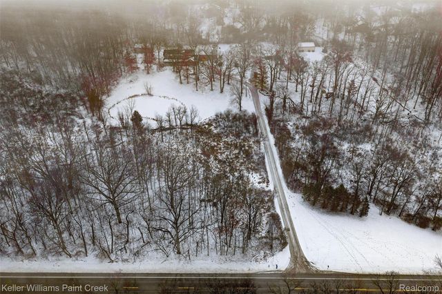 3780 Bass Lake Road, Commerce Charter Township, MI 48382