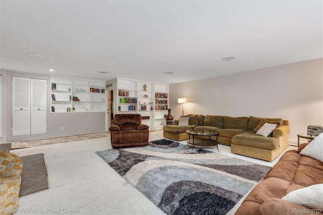 3780 Bass Lake Road, Commerce Charter Township, MI 48382