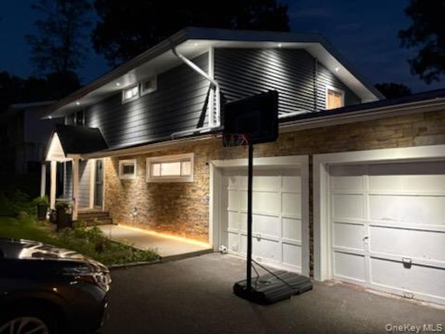 28 Florida Avenue, Commack, NY 11725