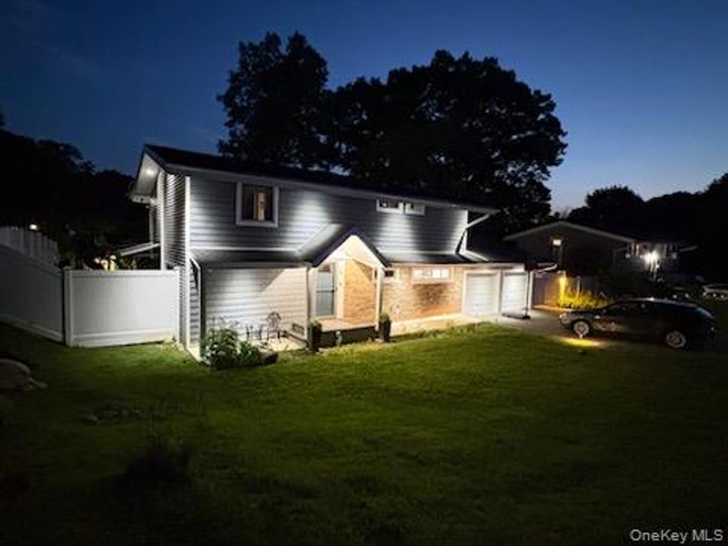 28 Florida Avenue, Commack, NY 11725