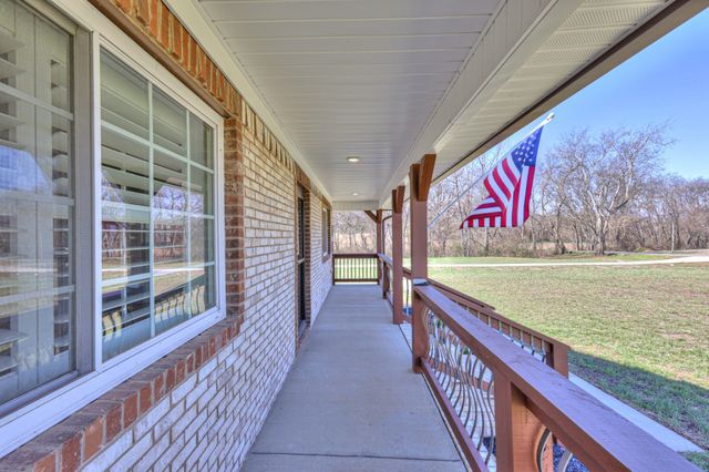 1059 S Cross Bridges Rd, Mount Pleasant, TN 38474