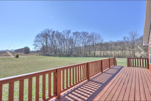 1059 S Cross Bridges Rd, Mount Pleasant, TN 38474
