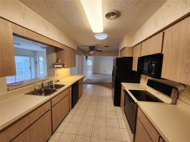 975 S TUTTLE AVENUE, Sarasota, FL 34237