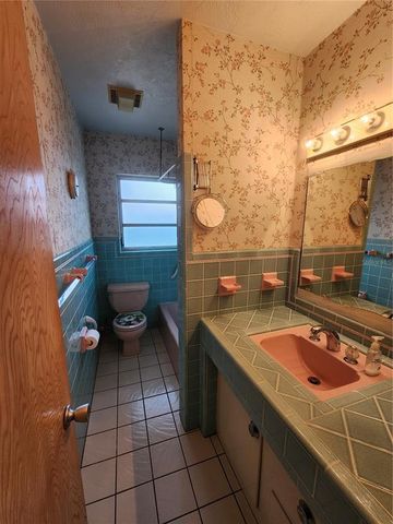 975 S TUTTLE AVENUE, Sarasota, FL 34237