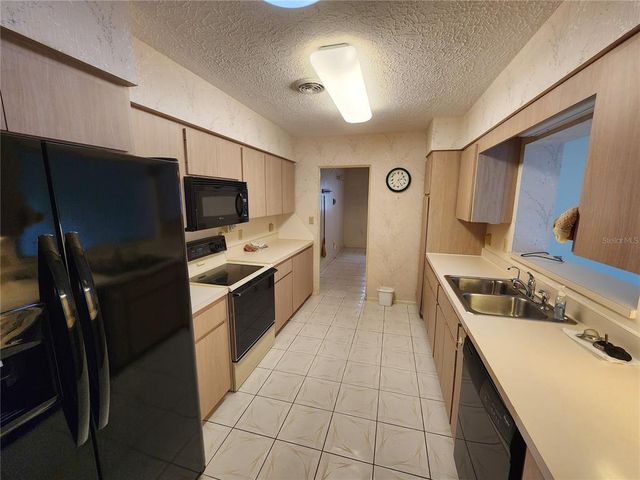 975 S TUTTLE AVENUE, Sarasota, FL 34237