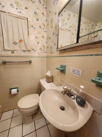 975 S TUTTLE AVENUE, Sarasota, FL 34237