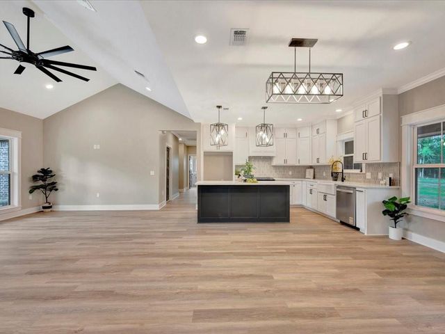 537 Cc Road, Diboll, TX 75941