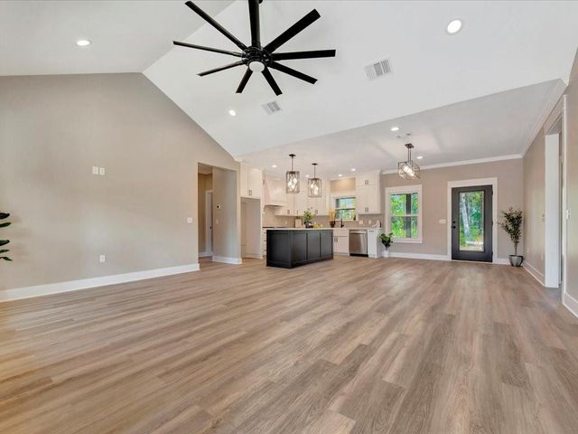 537 Cc Road, Diboll, TX 75941