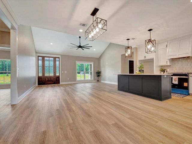 537 Cc Road, Diboll, TX 75941